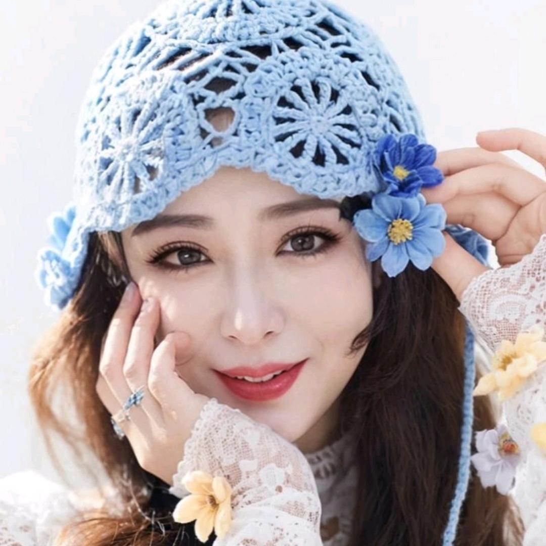 一剪寒梅，傲立雪中