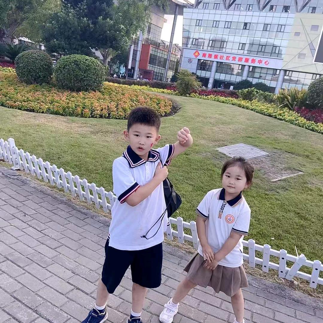 单亲妈妈带俩娃