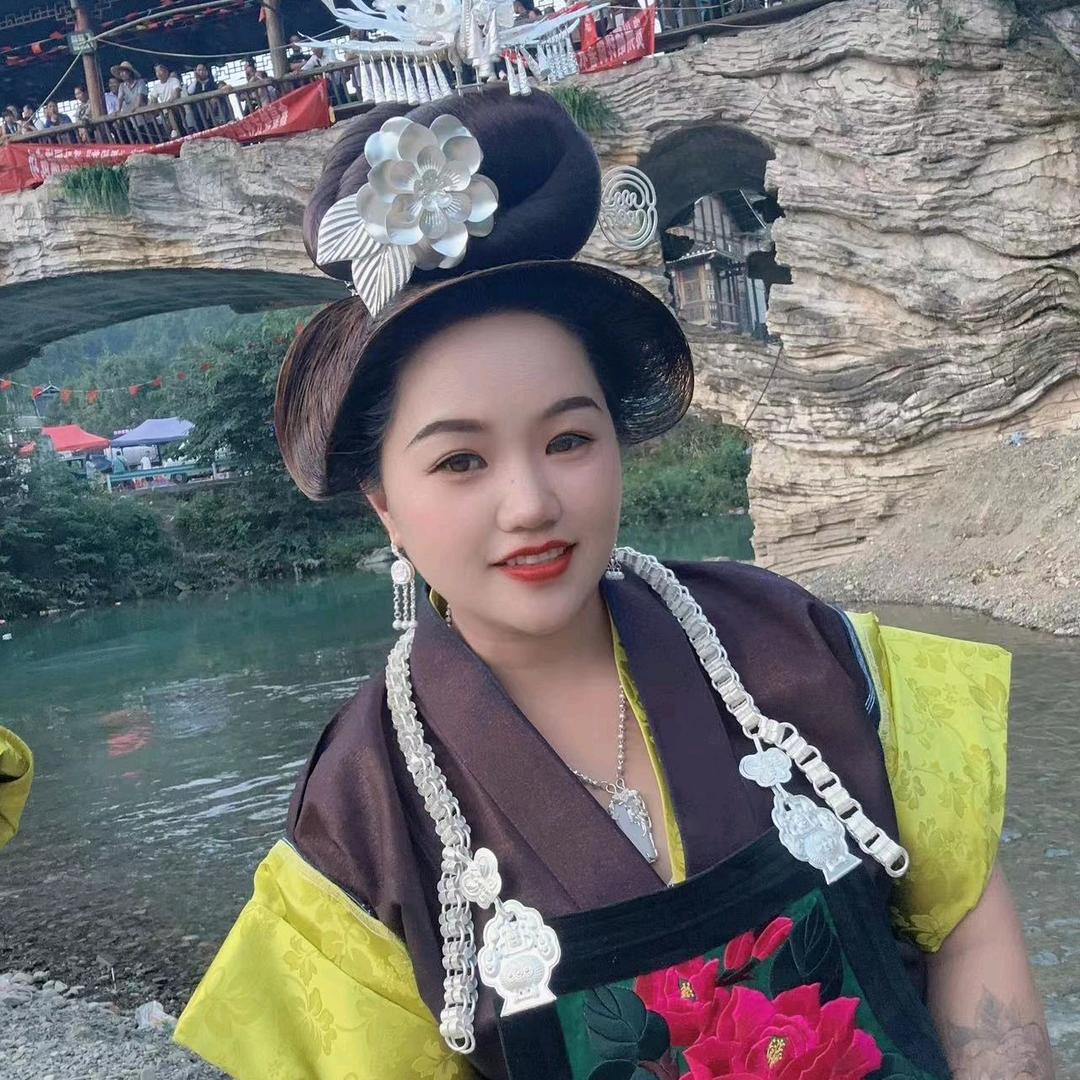 云儿飘飘（苗衣）