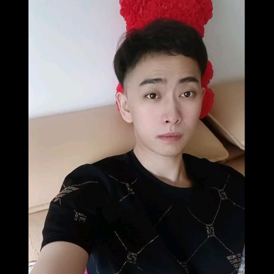 秦艾德♀