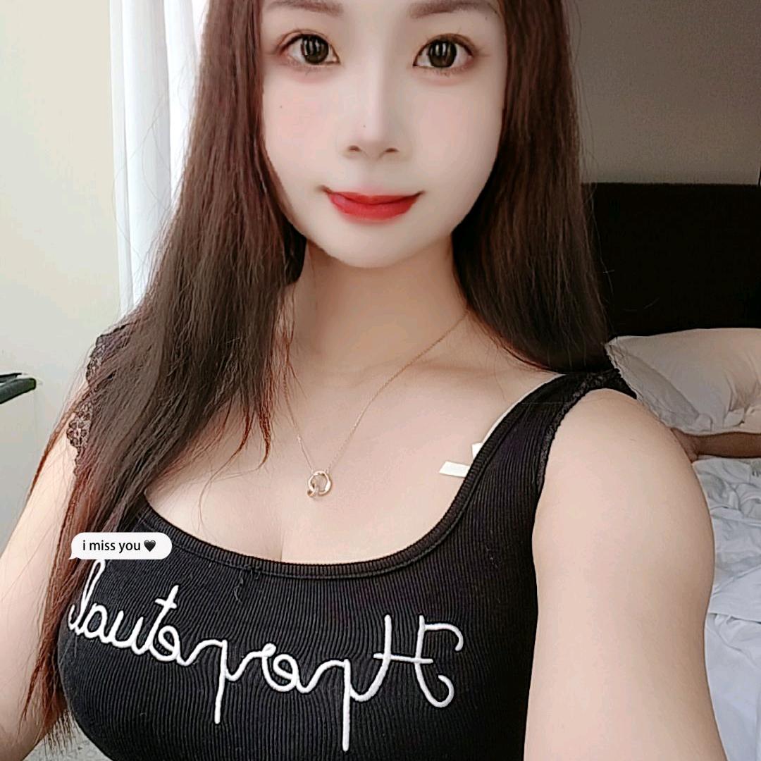 小美在探店。