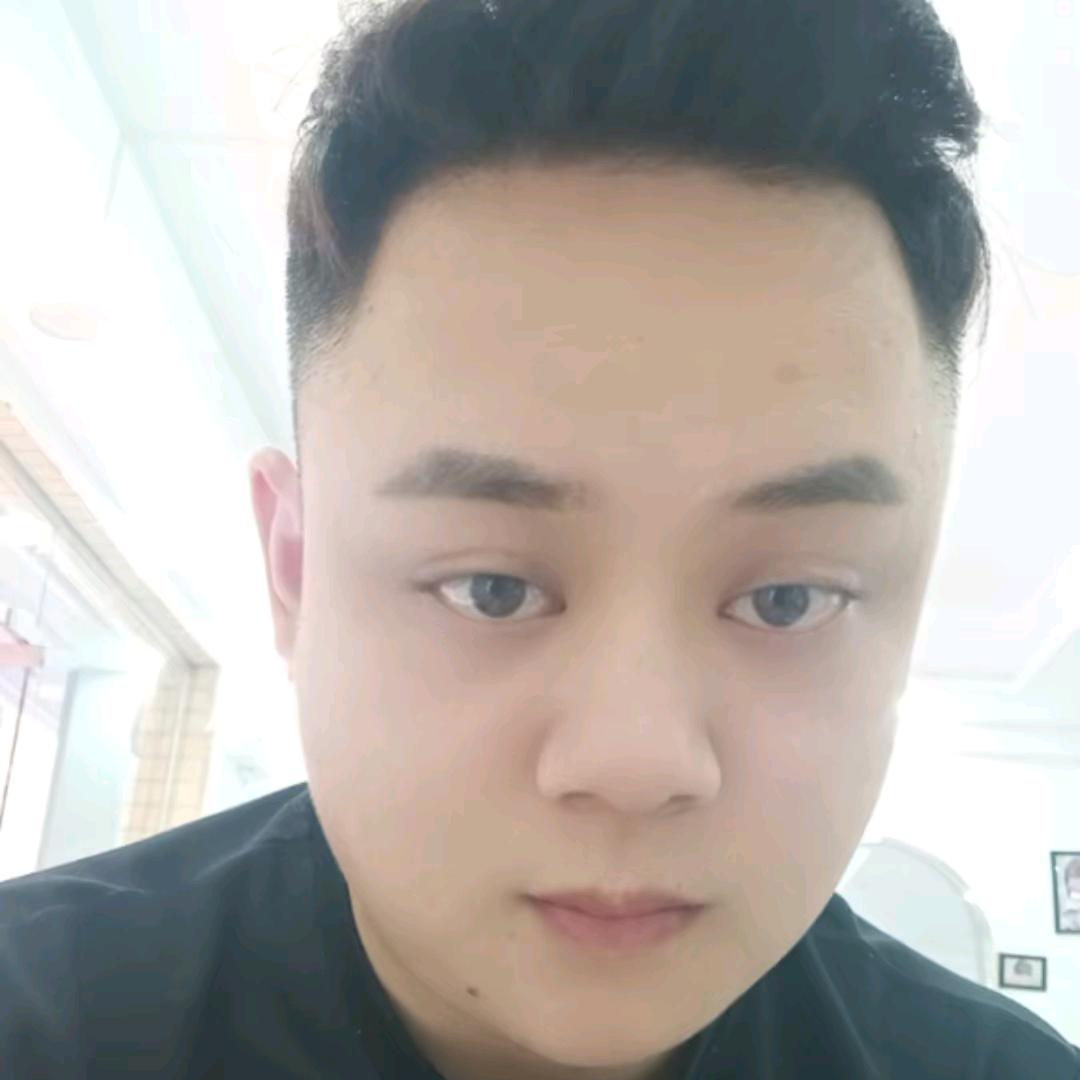 一块大腹肌