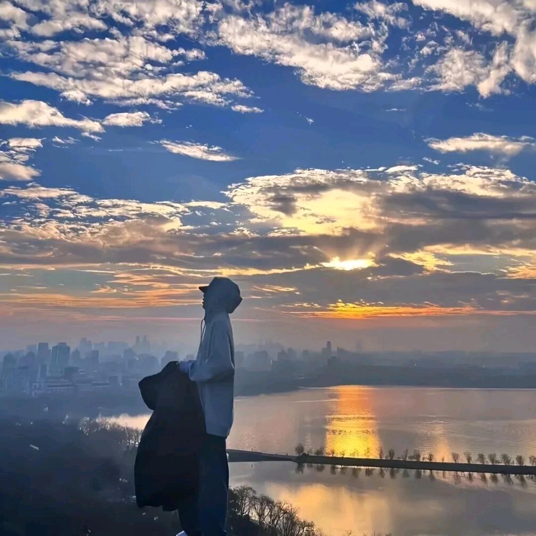 梅开三四度°