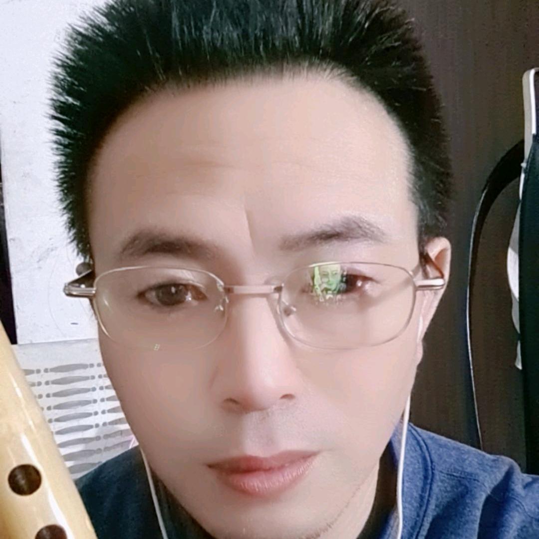 一叶孤舟江中游