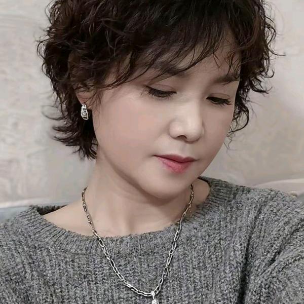 施姐64年出生的龙