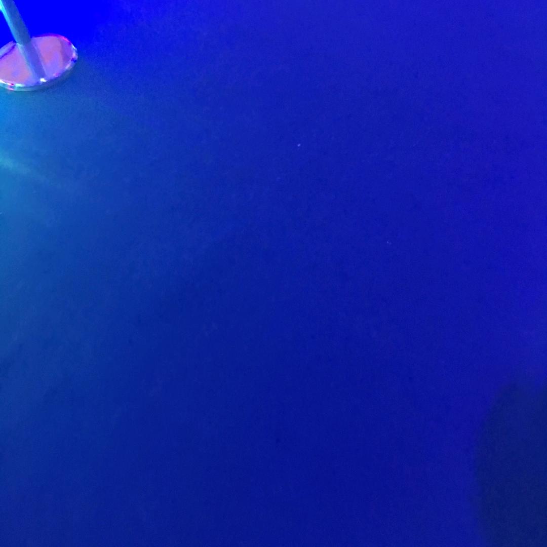 ༒