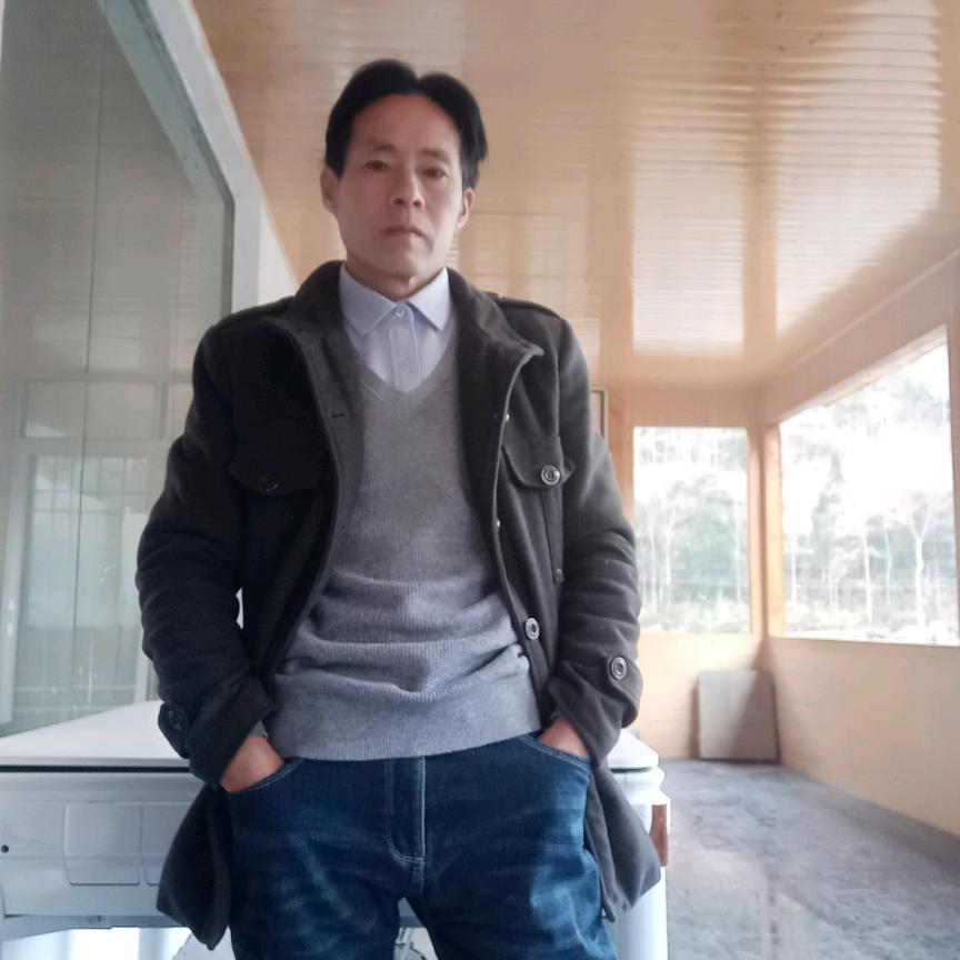 一家幸福。姓何