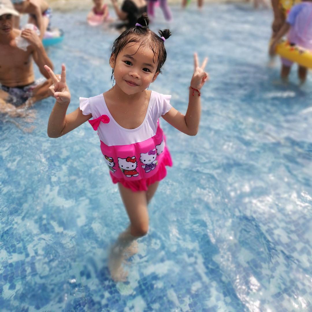 沺沺的小女孩☞