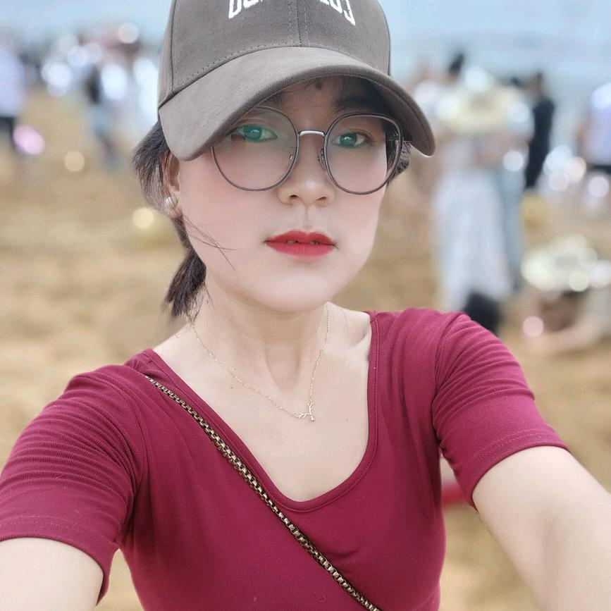 青青子衿女