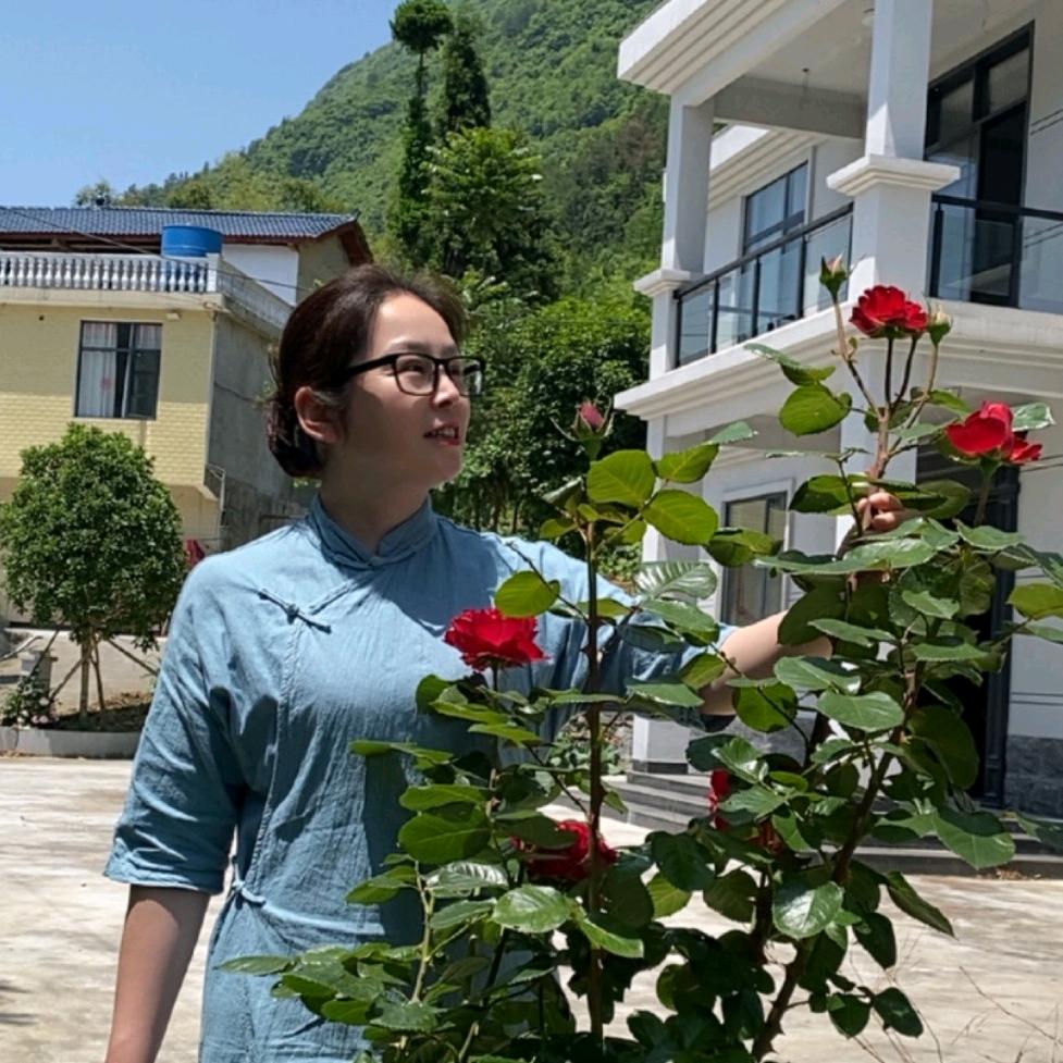 冯小小（建始大饼）