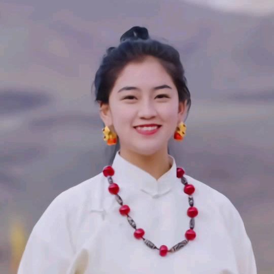 悦街拍美人