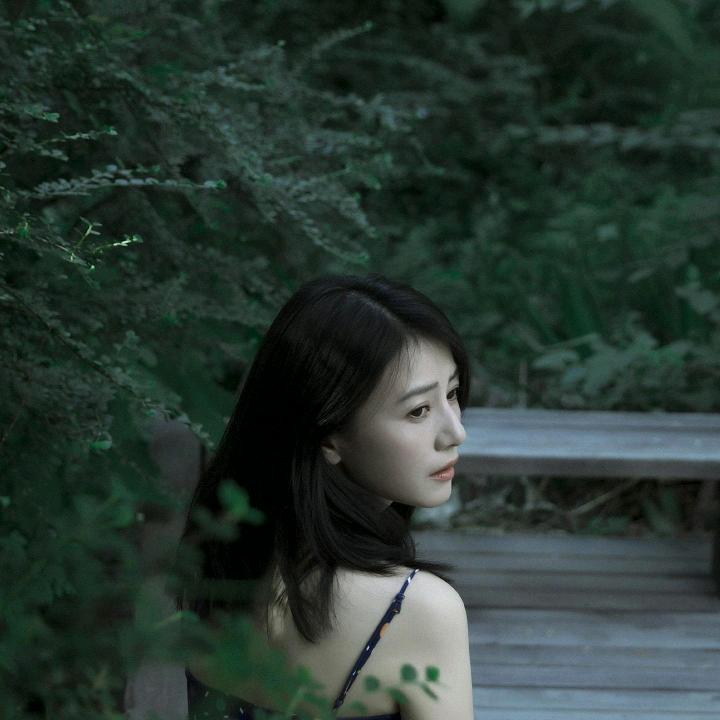 蓝百荷