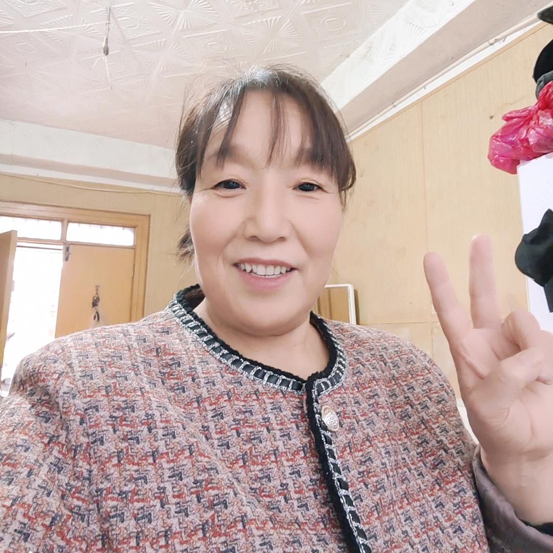 闫三姐来抖音上创业挣生活费