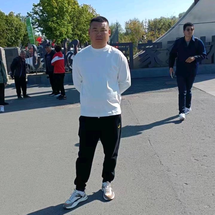 吸着烟吐寂寞_
