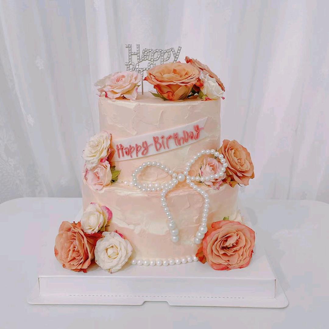 做蛋糕的小姐姐