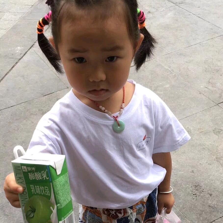 卖汽车配件的小伙子