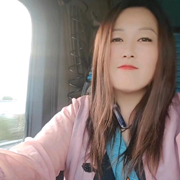 开欧曼的女汉子