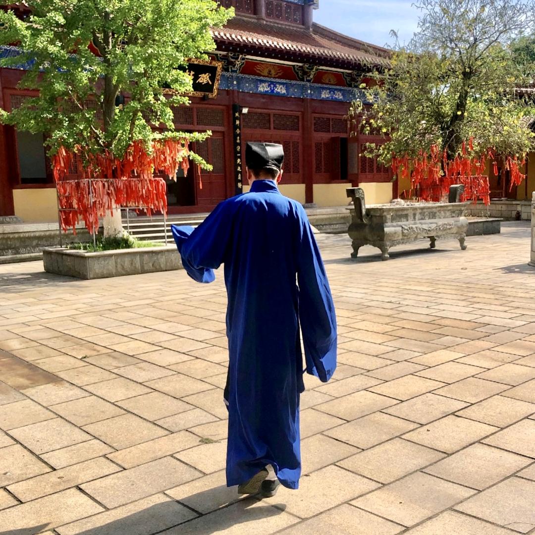 罗俊