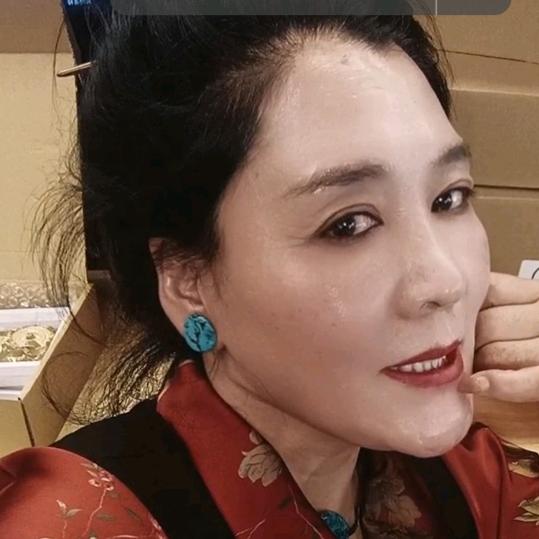 卓嘎曲姆隆服装店