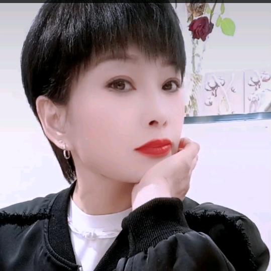 宝莱国际黑贝女装