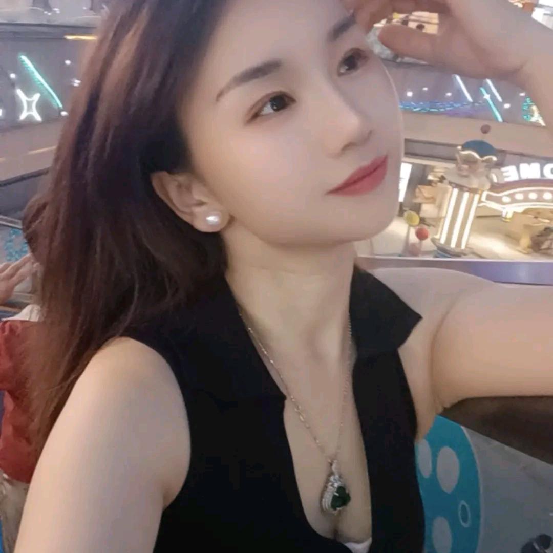 带刺的黑玫瑰