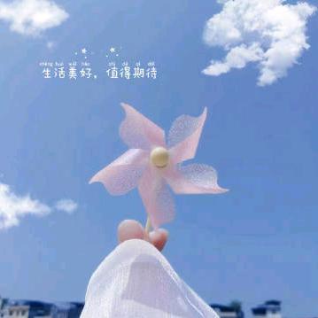 持伞看烟雨