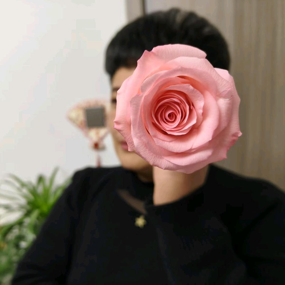 杯中倒满无情酒！