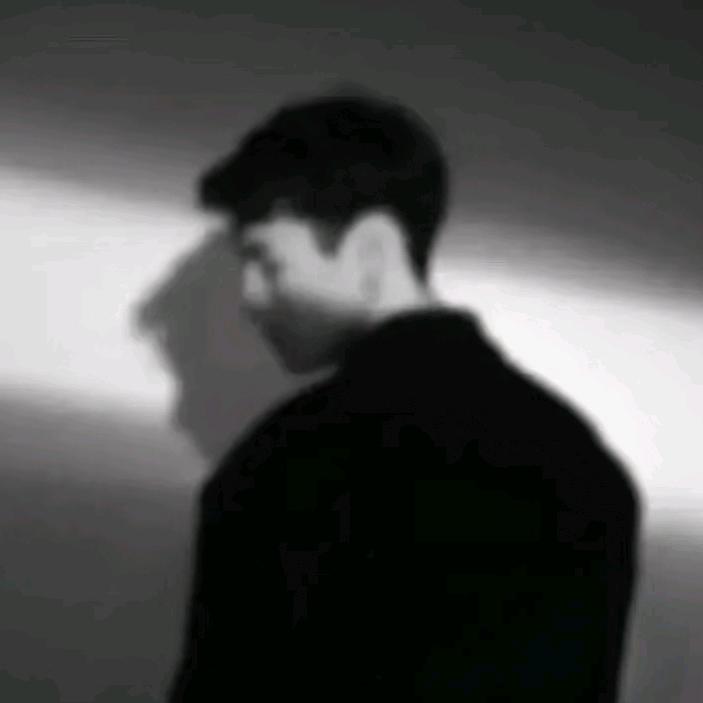 忆白