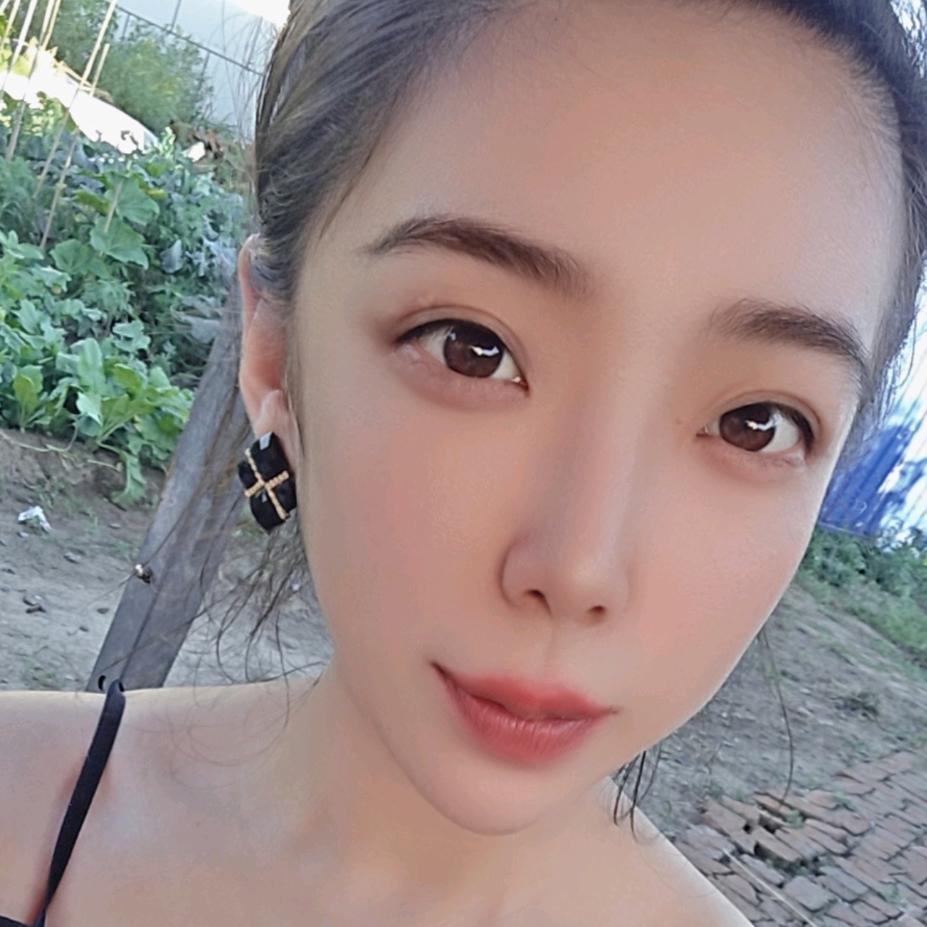 养格力犬的女汉子