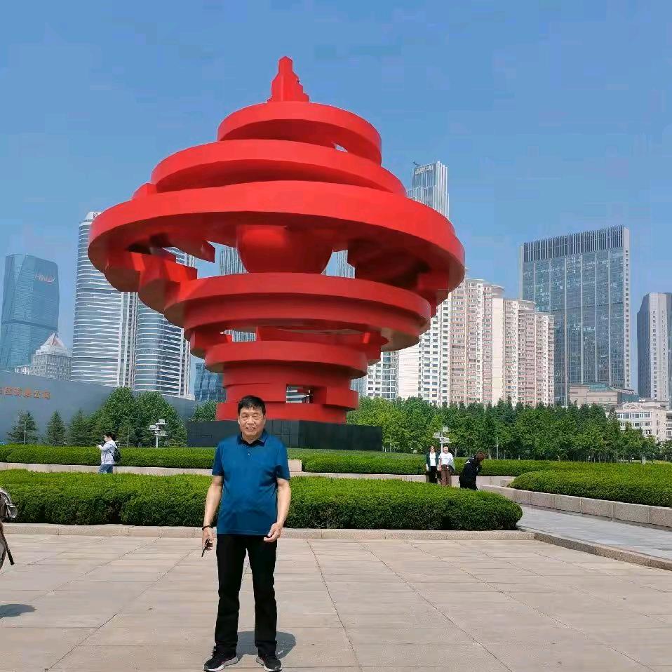 爱笑的人。