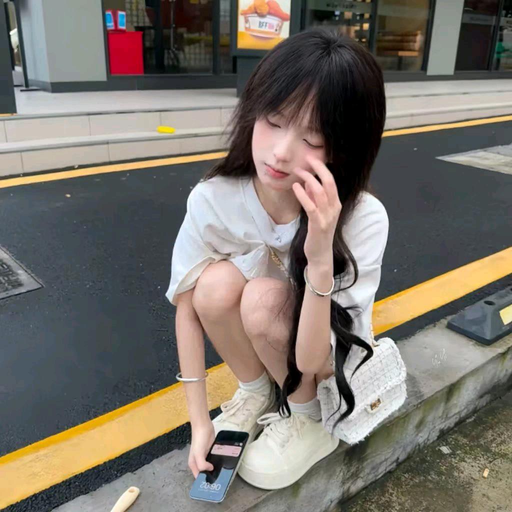 萌萌有些困(●—●)