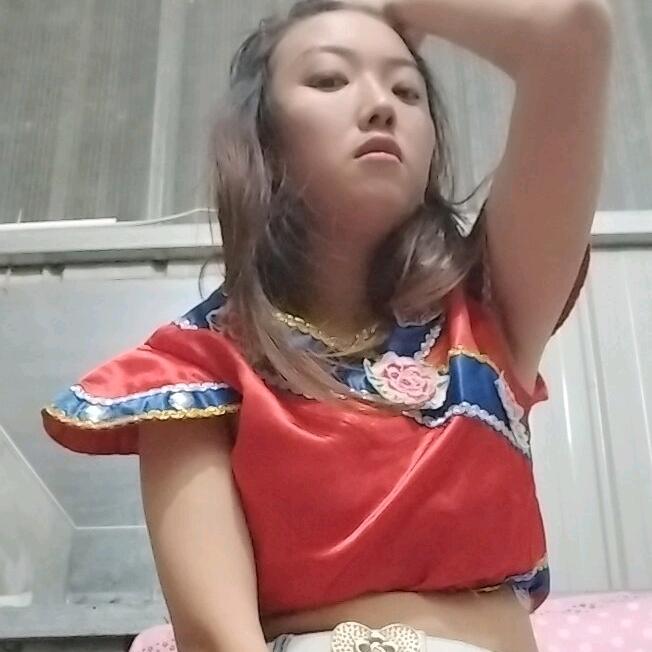 西昌彝族姑娘