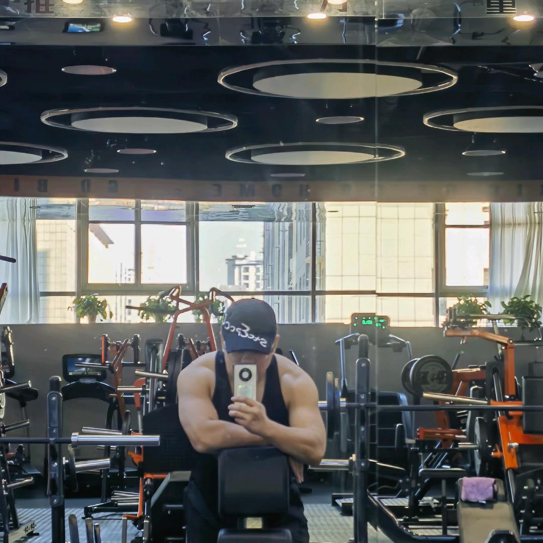 奥体健身～不出腹肌不换名