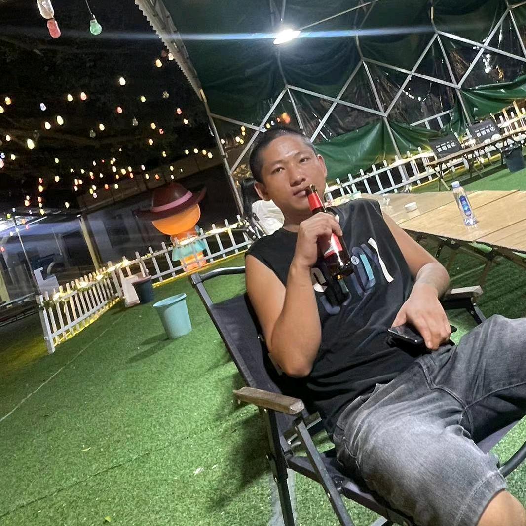 路还很长，指不定谁辉煌。