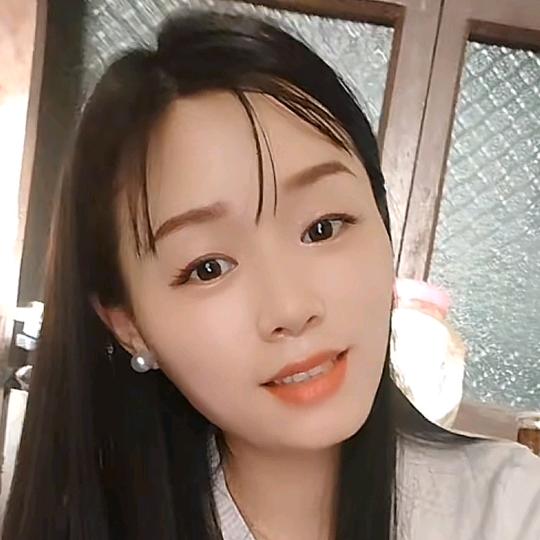 小阿丽是个乖妹