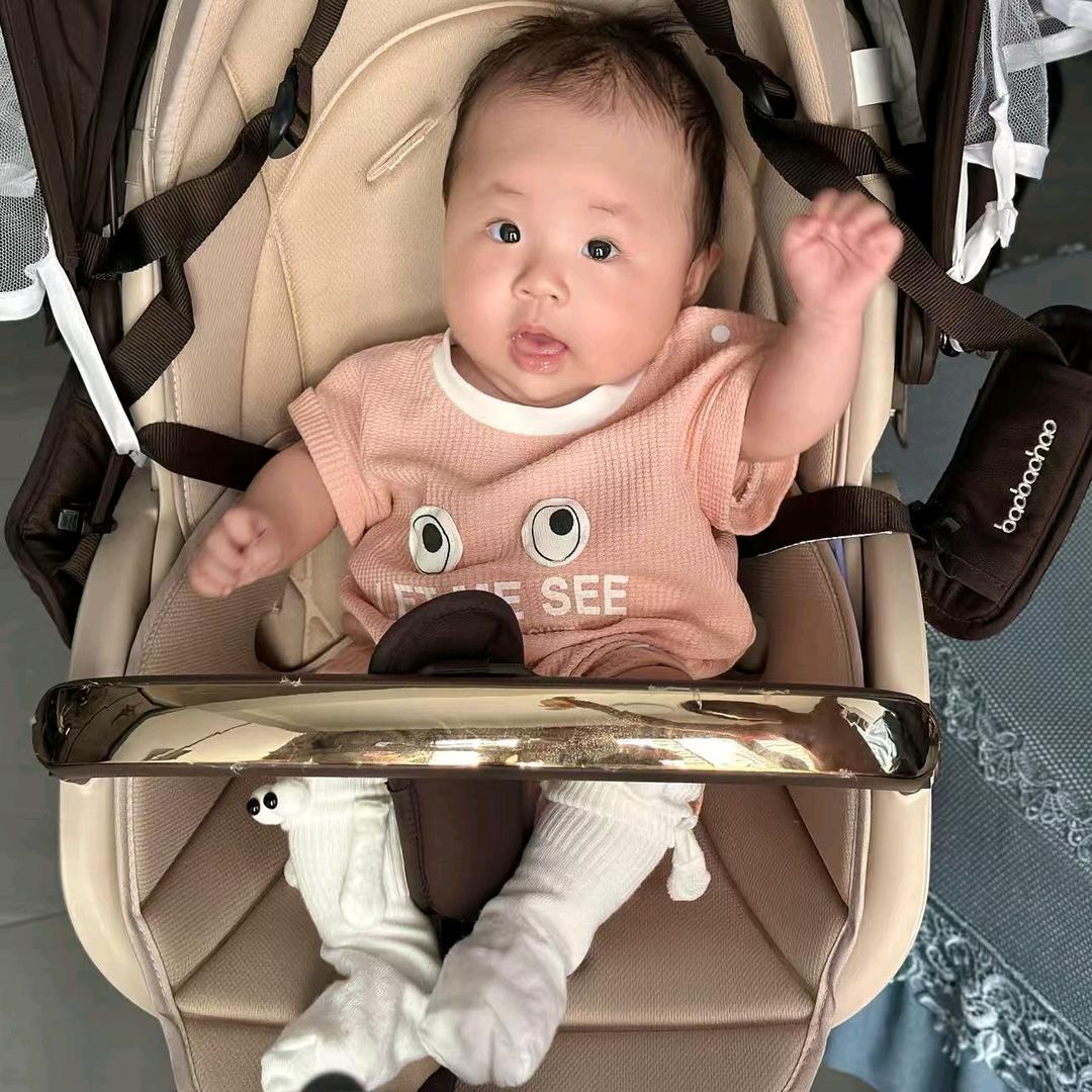 《小雨》橱窗