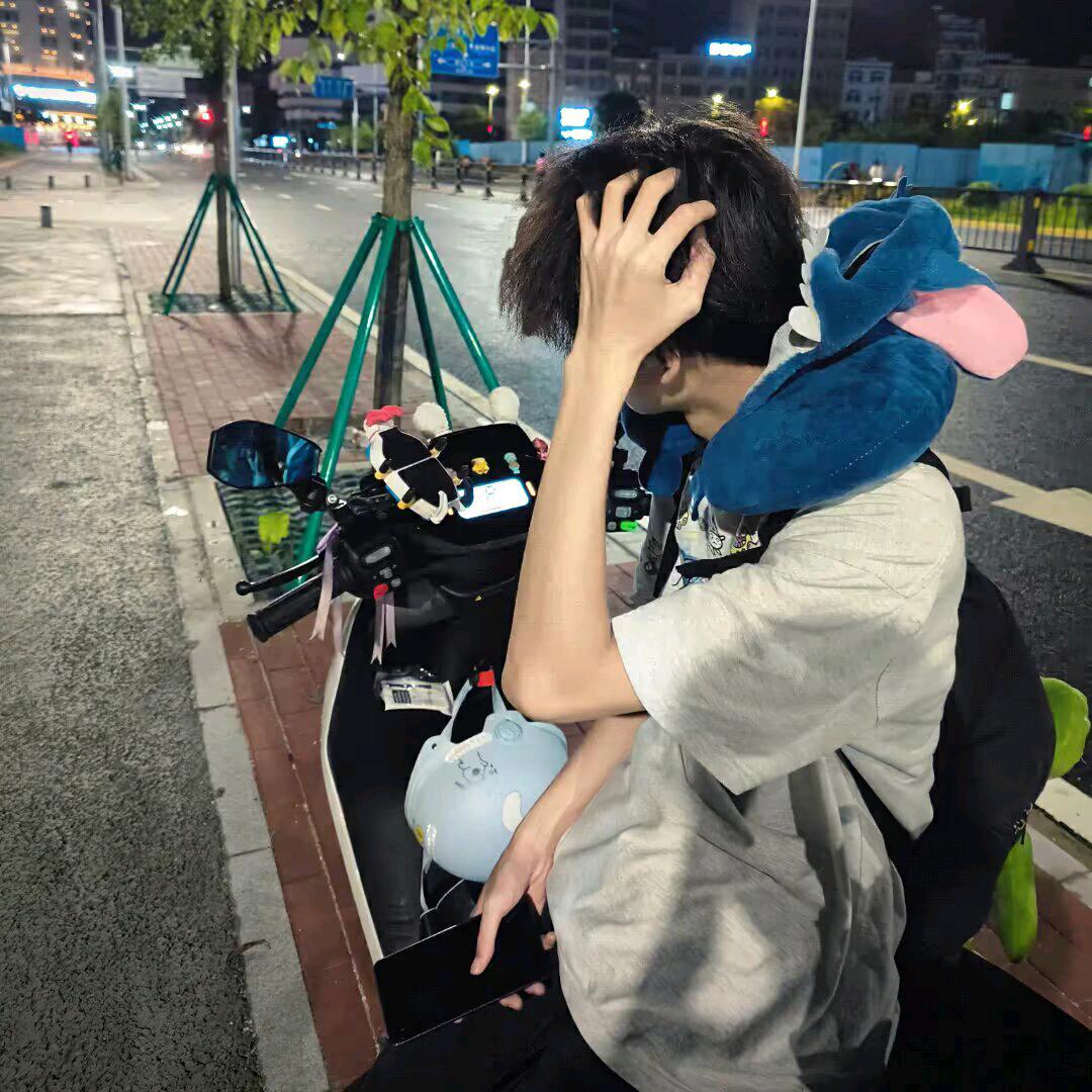 别睡了