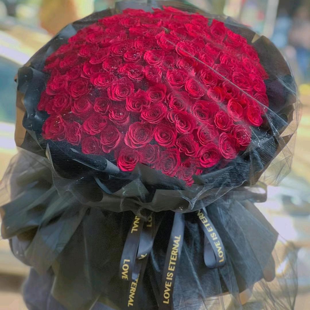 雅雯  花🌹与果 🍉