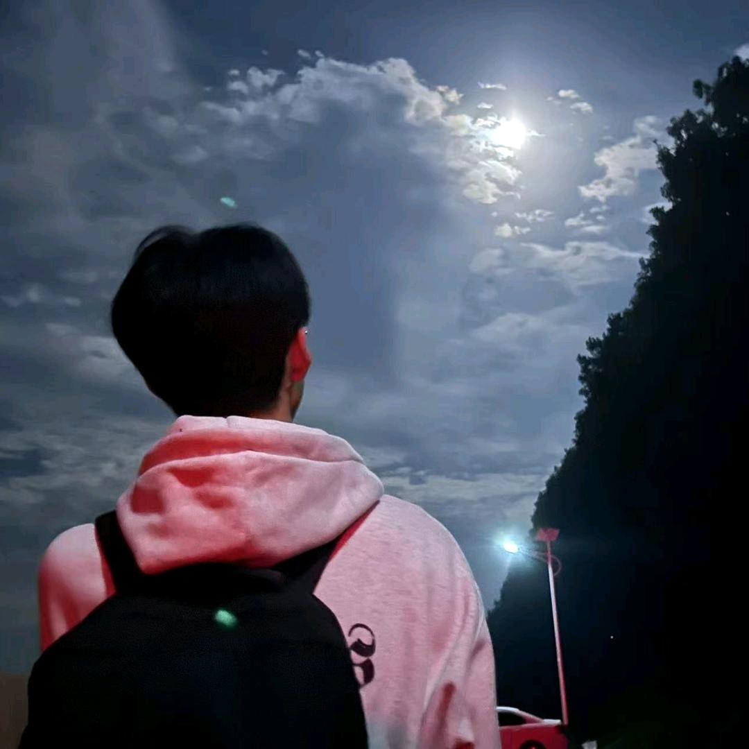 丝绒拿铁（抽象版）