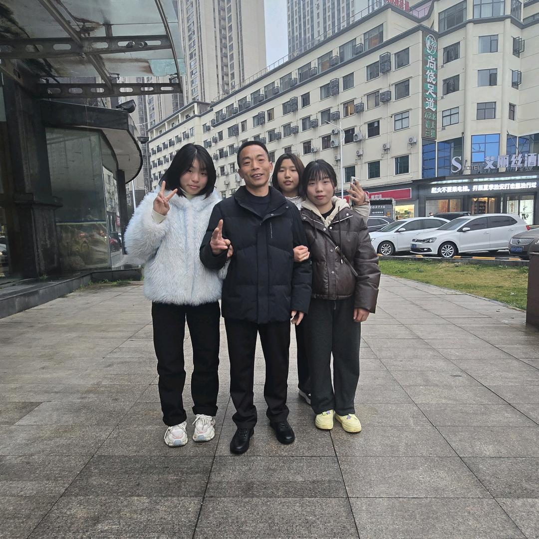自信的开心😁