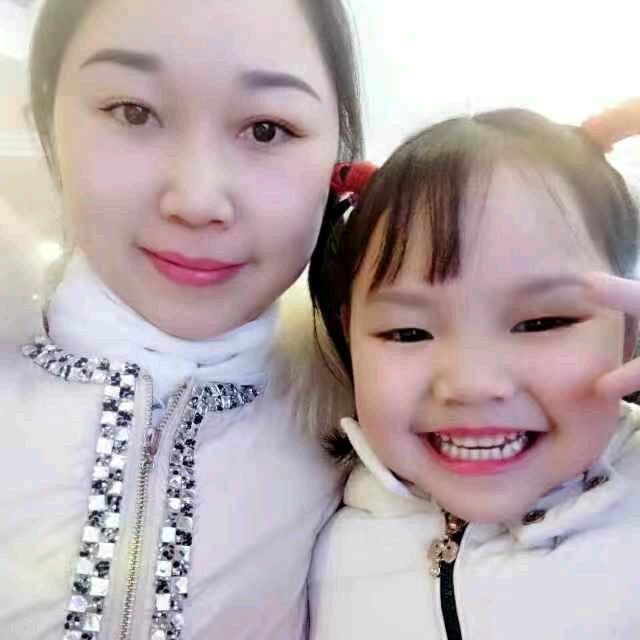 阳光下的小百灵