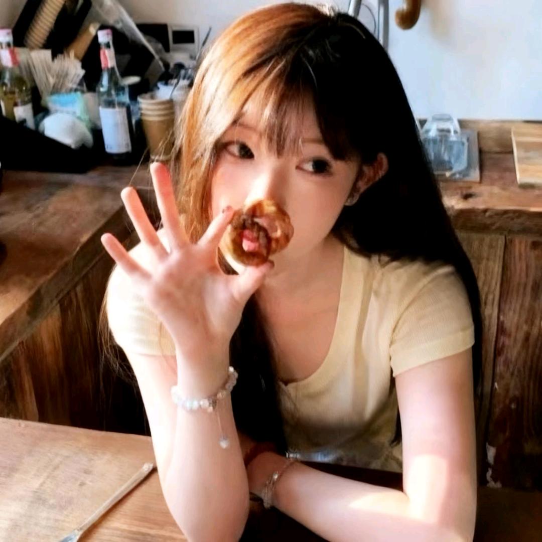 祎婧鞠
