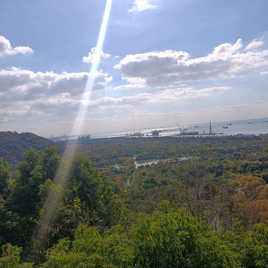 天空微晴