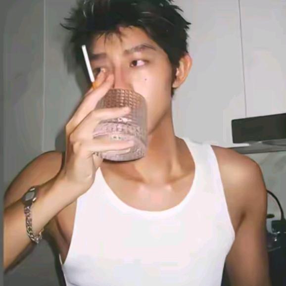人丑嘴不甜长得危险还没钱