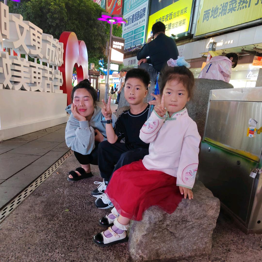 彤彤