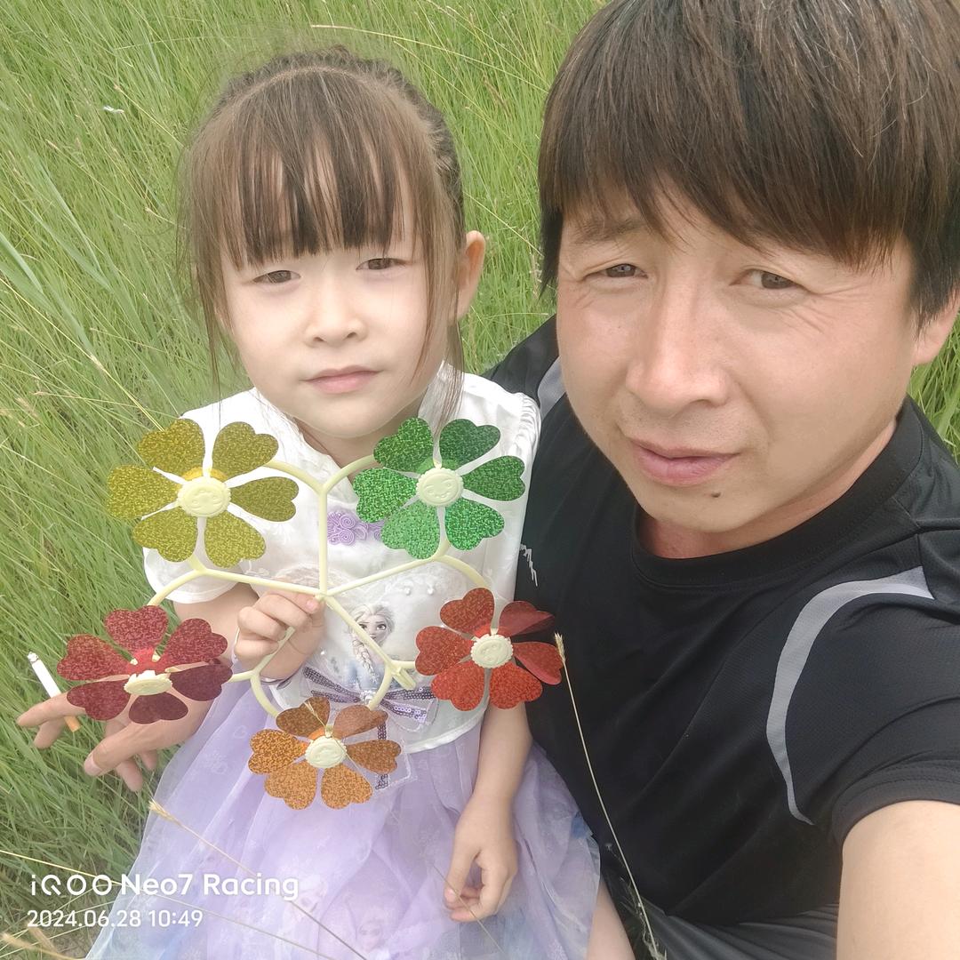 顶风的旗