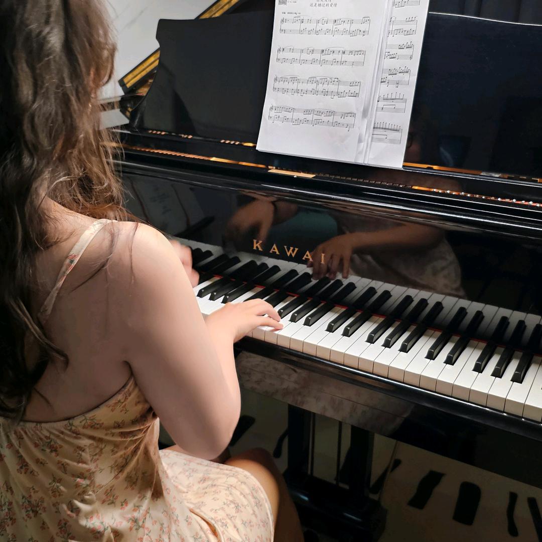 cc是钢琴老师呀