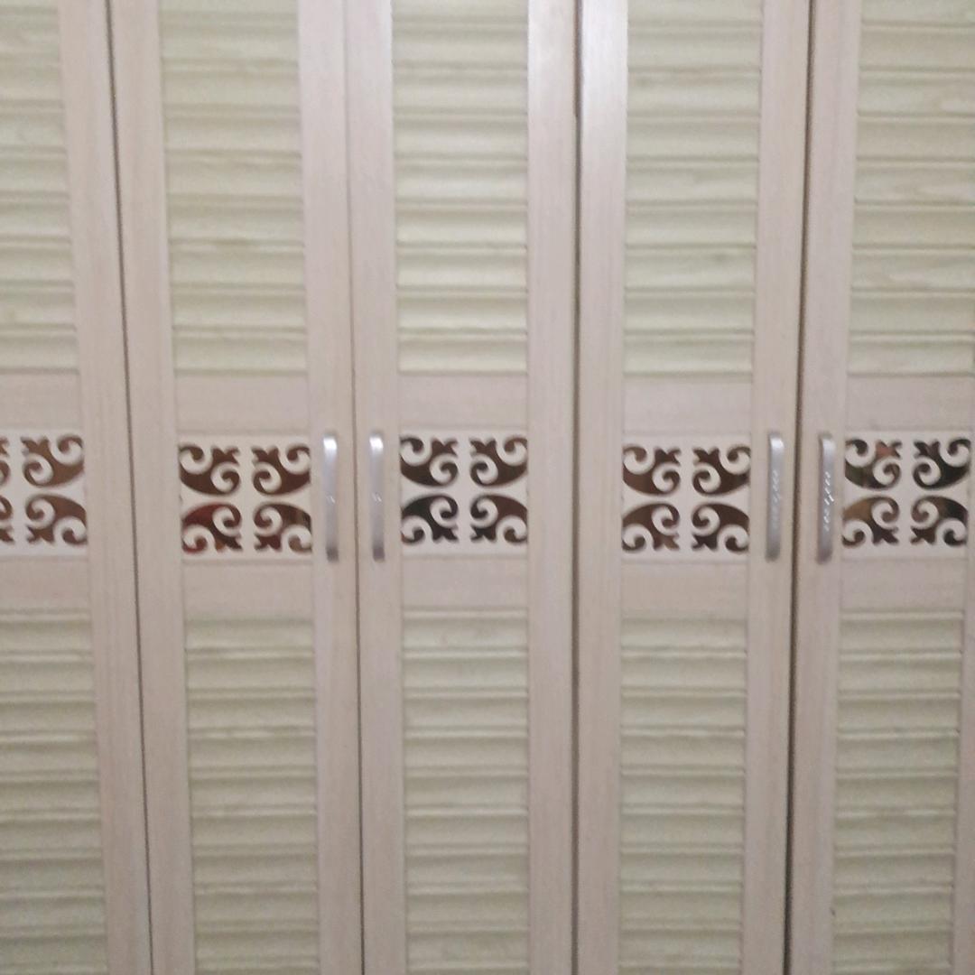 718