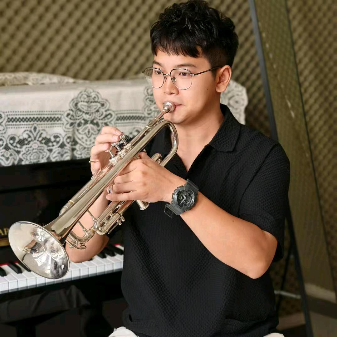 吹小号的黄老师