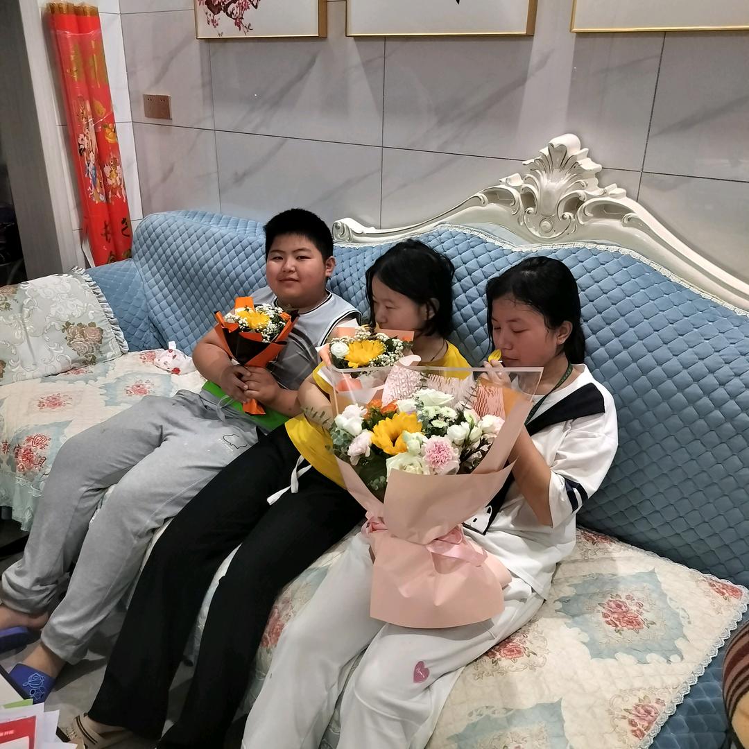 好好挣钱抚养三个小孩